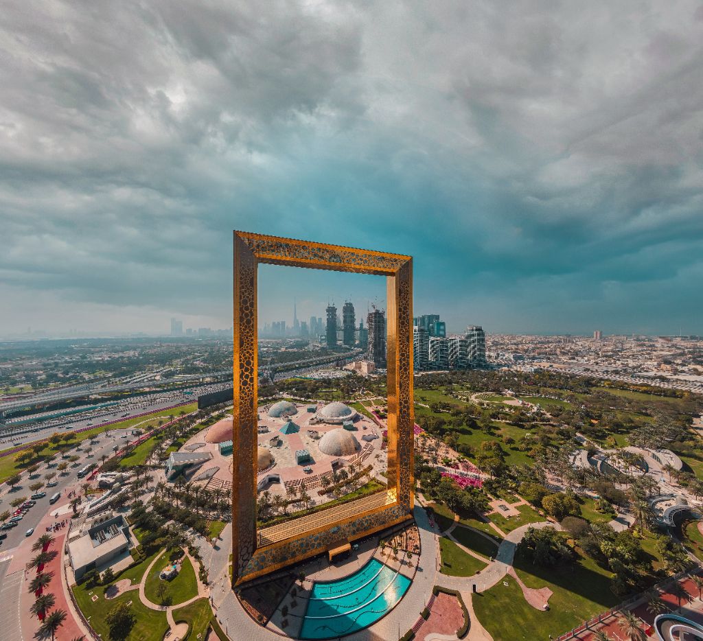 إطار دبي - معلم حديث